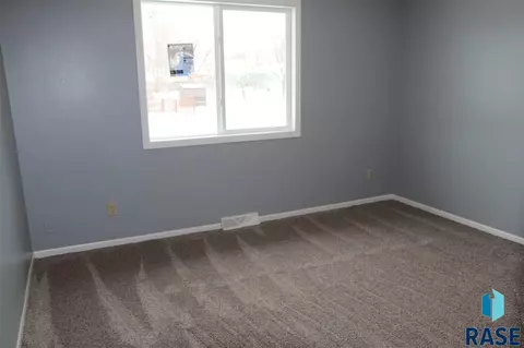 Undisclosed, Sioux Falls, SD 57106 photo 10