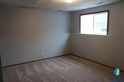 Undisclosed, Sioux Falls, SD 57106 photo 14