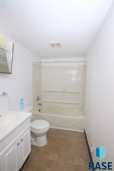 5003 S Drexel Dr, Sioux Falls, SD 57106 photo 17