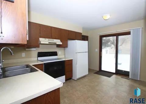 5003 S Drexel Dr, Sioux Falls, SD 57106 photo 5