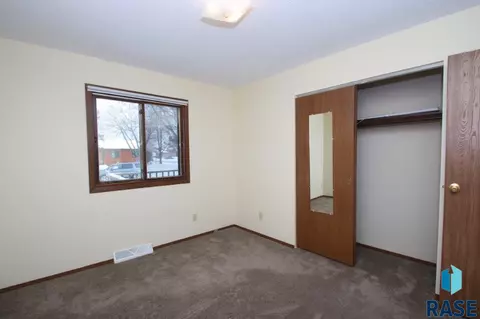 5003 S Drexel Dr, Sioux Falls, SD 57106 photo 9