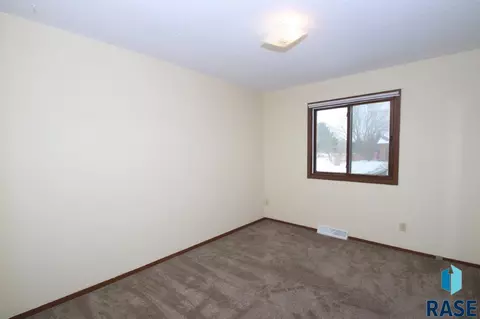5003 S Drexel Dr, Sioux Falls, SD 57106 photo 8