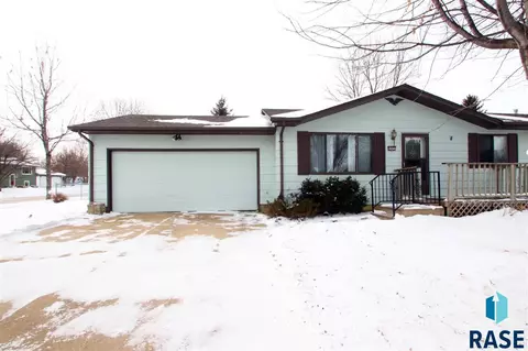 5003 S Drexel Dr, Sioux Falls, SD 57106 photo 1