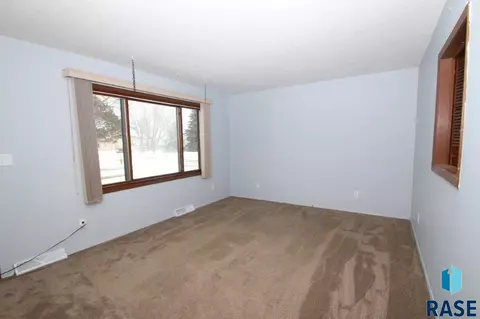 5003 S Drexel Dr, Sioux Falls, SD 57106 photo 3