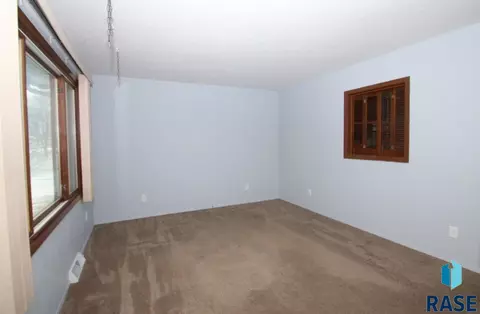 5003 S Drexel Dr, Sioux Falls, SD 57106 photo 4