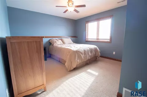 1105 W Golden Eagle St, Sioux Falls, SD 57108 photo 11