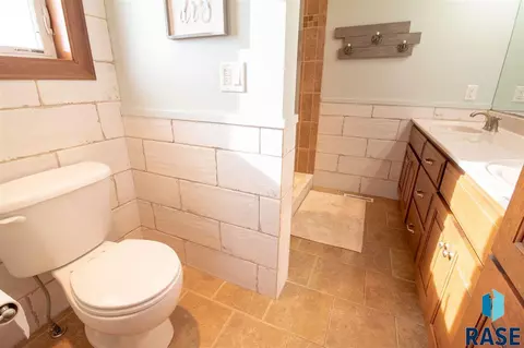 1105 W Golden Eagle St, Sioux Falls, SD 57108 photo 9
