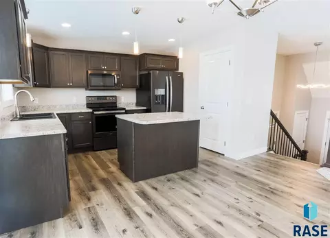 3008 E Madison St, Sioux Falls, SD 57103 photo 4