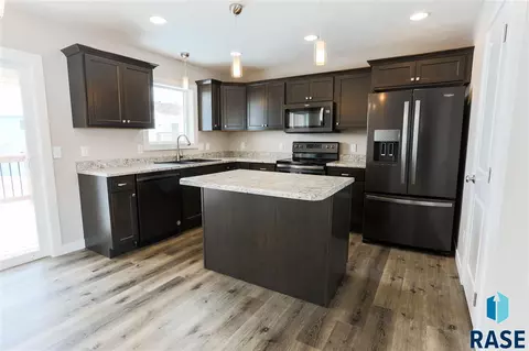 3008 E Madison St, Sioux Falls, SD 57103 photo 2