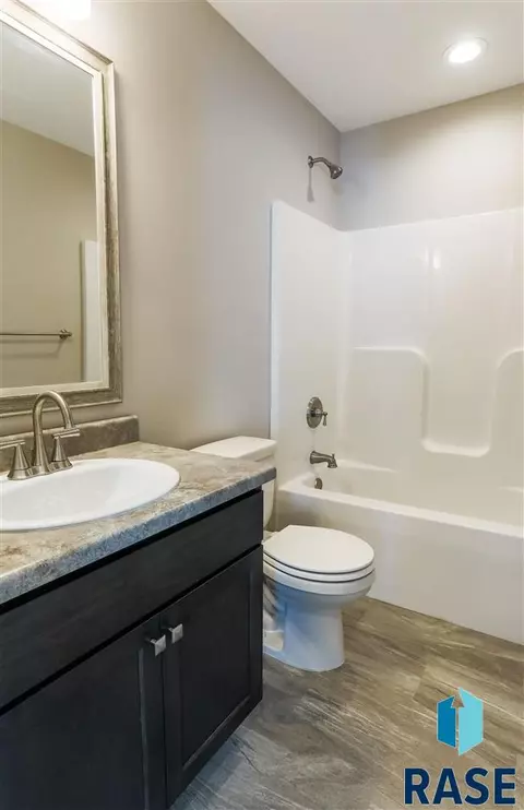3008 E Madison St, Sioux Falls, SD 57103 photo 12