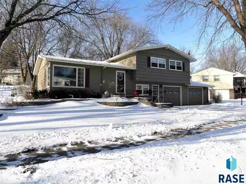 Undisclosed, Sioux Falls, SD 57105 photo 2