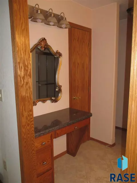 Undisclosed, Sioux Falls, SD 57103 photo 9