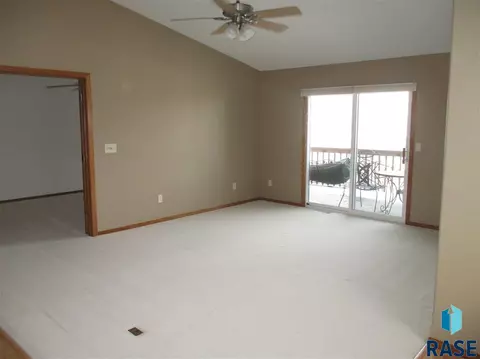 Undisclosed, Sioux Falls, SD 57103 photo 5