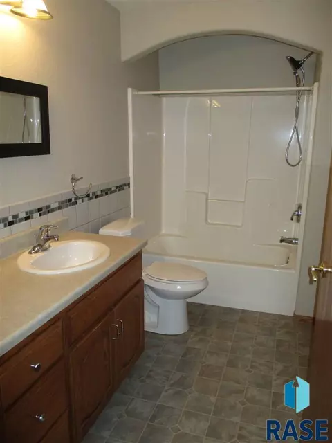 Undisclosed, Sioux Falls, SD 57103 photo 22