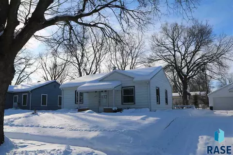 2301 E Austin St, Sioux Falls, SD 57103 photo 2