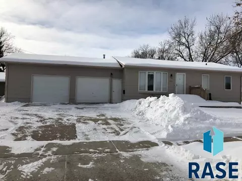 301 E 40th St, Sioux Falls, SD 57105 photo 1