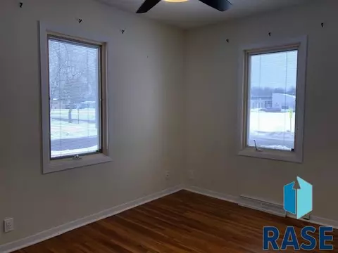 301 E 40th St, Sioux Falls, SD 57105 photo 6