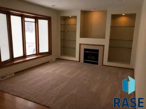 301 E 40th St, Sioux Falls, SD 57105 photo 5