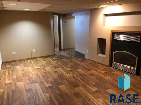 301 E 40th St, Sioux Falls, SD 57105 photo 9