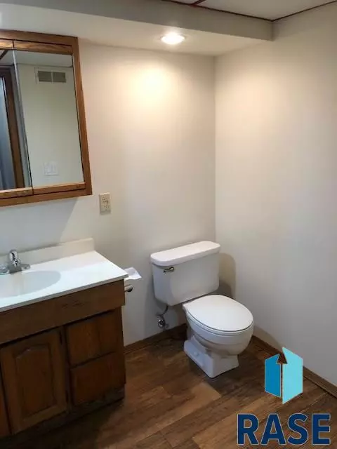 301 E 40th St, Sioux Falls, SD 57105 photo 11