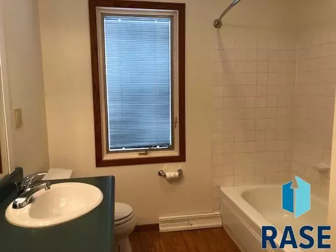 301 E 40th St, Sioux Falls, SD 57105 photo 7