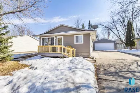5117 E 16th St, Sioux Falls, SD 57110 photo 8