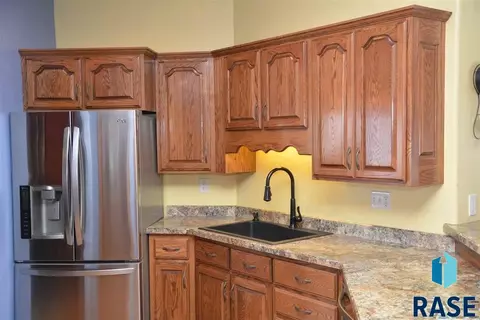 216 E 9th St, Crooks, SD 57020 photo 5