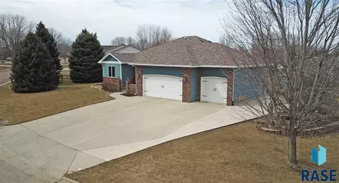 216 E 9th St, Crooks, SD 57020 photo 3