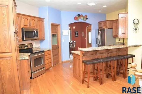 216 E 9th St, Crooks, SD 57020 photo 4