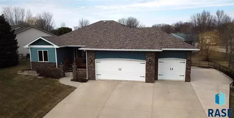 216 E 9th St, Crooks, SD 57020 photo 1