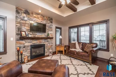 321 S Dockside Cir, Sioux Falls, SD 57107 photo 3