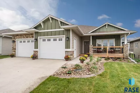 321 S Dockside Cir, Sioux Falls, SD 57107 photo 1