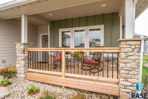 321 S Dockside Cir, Sioux Falls, SD 57107 photo 2