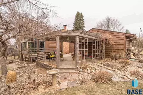2701 E Old Orchard Trl, Sioux Falls, SD 57103 photo 4