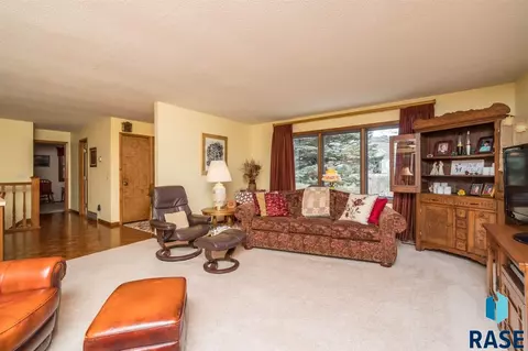 2701 E Old Orchard Trl, Sioux Falls, SD 57103 photo 23