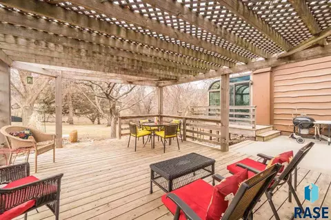 2701 E Old Orchard Trl, Sioux Falls, SD 57103 photo 3