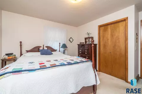 2701 E Old Orchard Trl, Sioux Falls, SD 57103 photo 15