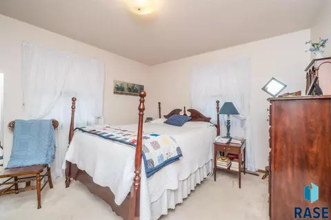 2701 E Old Orchard Trl, Sioux Falls, SD 57103 photo 14