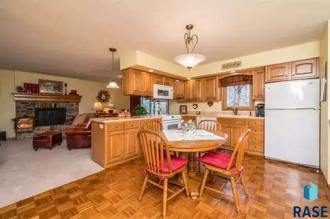 2701 E Old Orchard Trl, Sioux Falls, SD 57103 photo 25