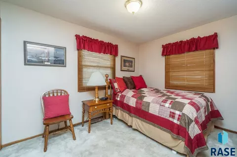 2701 E Old Orchard Trl, Sioux Falls, SD 57103 photo 16