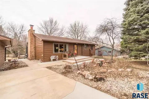2701 E Old Orchard Trl, Sioux Falls, SD 57103 photo 2