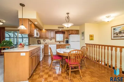 2701 E Old Orchard Trl, Sioux Falls, SD 57103 photo 26