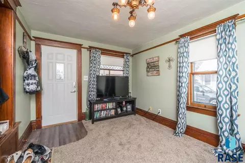 1022 E 1st St, Sioux Falls, SD 57103 photo 5