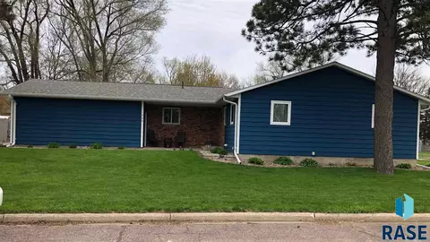 400 S 1st Ave, Brandon, SD 57005 photo 1