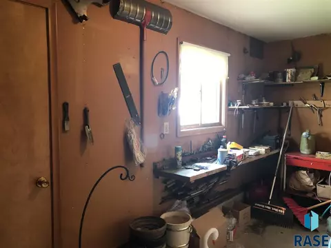 629 S Relanto St, Freeman, SD 57029 photo 32