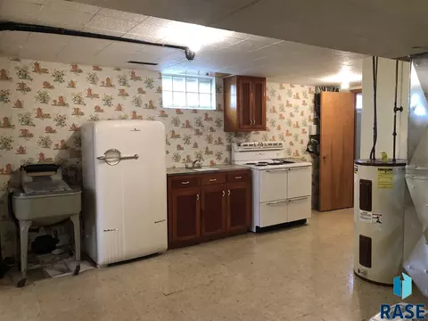 629 S Relanto St, Freeman, SD 57029 photo 22
