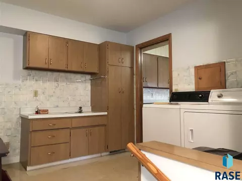 629 S Relanto St, Freeman, SD 57029 photo 21