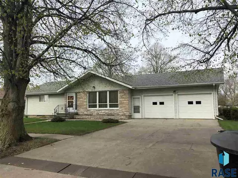 629 S Relanto St, Freeman, SD 57029 photo 1