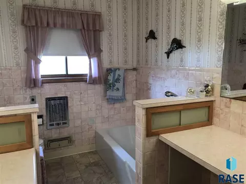 629 S Relanto St, Freeman, SD 57029 photo 18