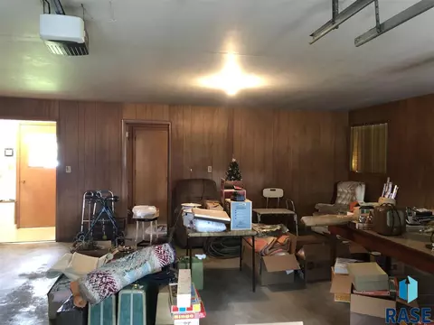 629 S Relanto St, Freeman, SD 57029 photo 33
